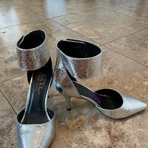 Nicole Miller metallic silver pump